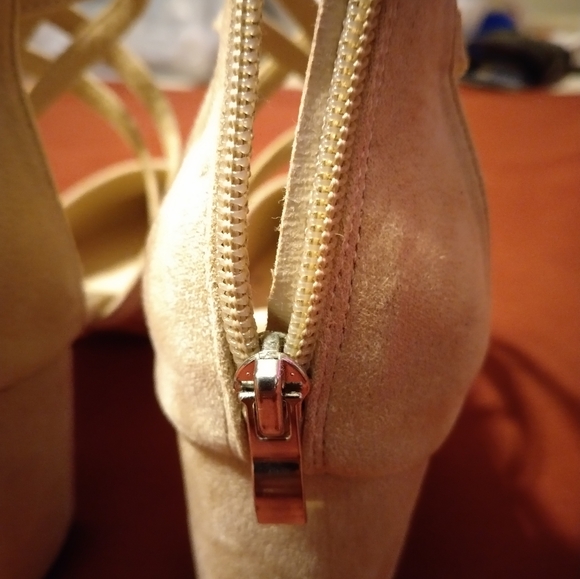 Shoes - Picture 2 of 7